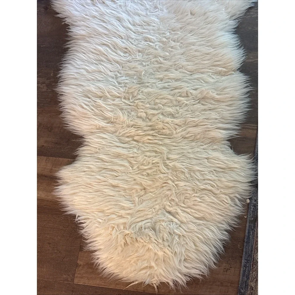 IKEA RENS sheepskin small area rug 35''x24'' off white excellent